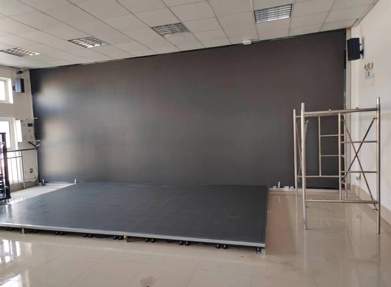 A project in Guiyang, Guizhou, LED transparent screen, floor tile screen, wall screen cooperate with